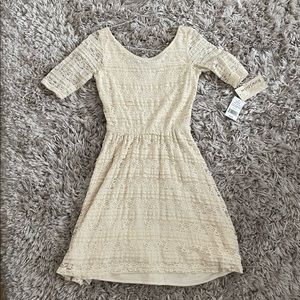 Short sleeve white dress